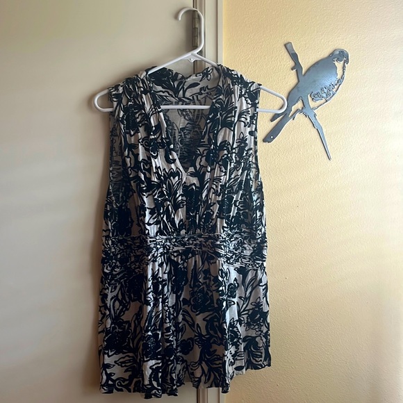 Anne Taylor Loft Top (L) - Picture 1 of 2